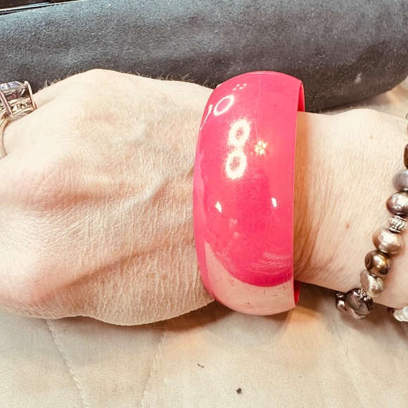 2/$20 Iridescent Hot Pink Bangle Bracelet Plastic Vintage 1980’s Barbie Pink - Picture 2 of 8